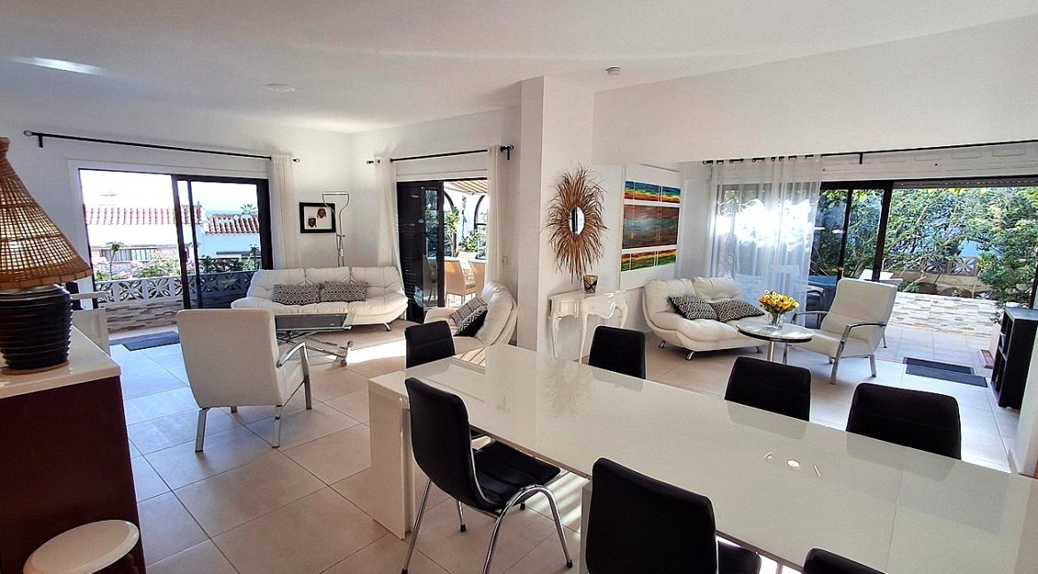 Villa 5 Dormitorios Costa Del Silencio